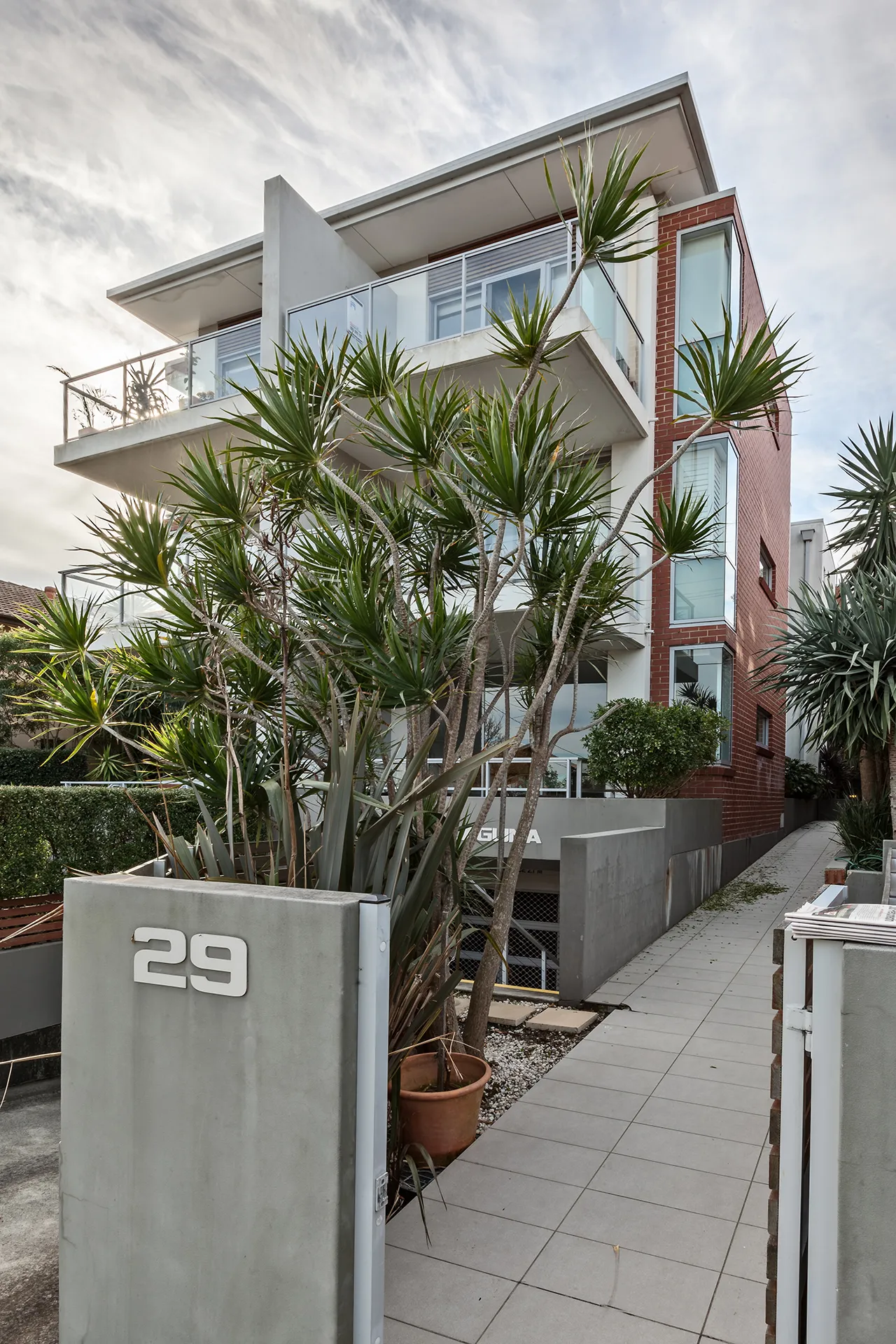 Laguna — image 2